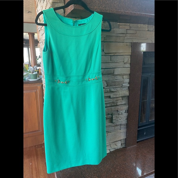 Tahari Dresses & Skirts - Tahari "Arthur S. Levine" green shift dress.